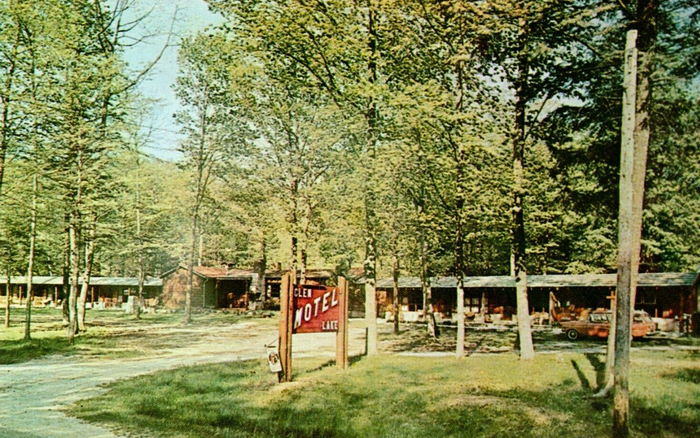 Duneswood Resort (Glen Lake Motel, Sleeping Bear Motel) - Old Postcard (newer photo)